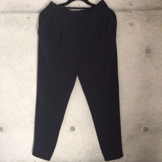 ユニクロ(UNIQLO)の【日曜まで値下げ中】美品！ ユニクロ パンツ ジョガーパンツ 黒 テーパード(クロップドパンツ)