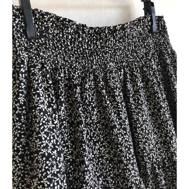 RETRO GIRL(レトロガール)の美品 レトロガール 花柄 ロング スカート 黒 レディースのスカート(ロングスカート)の商品写真