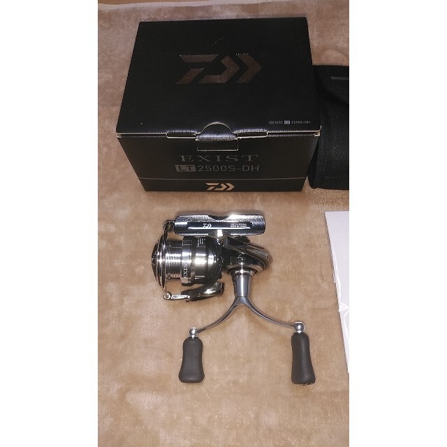 DAIWA(ダイワ)のダイワ 18 イグジスト LT2500S-DH 新品未使用 スポーツ/アウトドアのフィッシング(リール)の商品写真