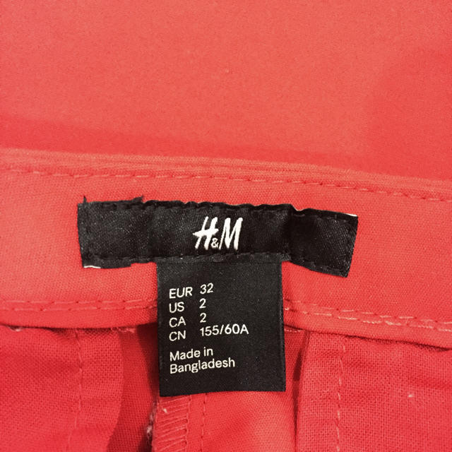 H&M(エイチアンドエム)の送料込☆H&Mクロップドパンツ♪ レディースのパンツ(クロップドパンツ)の商品写真