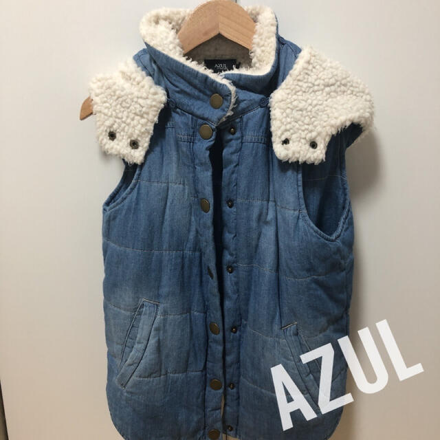 AZUL by moussy(アズールバイマウジー)のAZUL デニムベスト レディースのジャケット/アウター(ダウンベスト)の商品写真