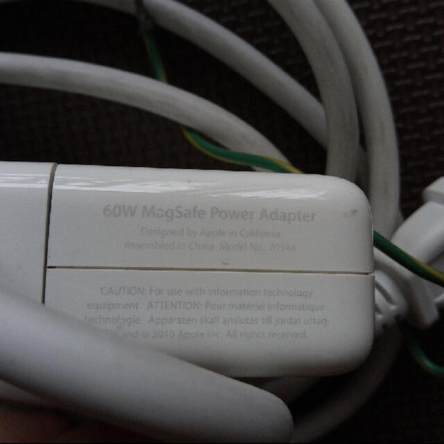 Mac (Apple)(マック)の【ジャンク】 60W MagSafe Power Adapter A1344 スマホ/家電/カメラのPC/タブレット(PC周辺機器)の商品写真