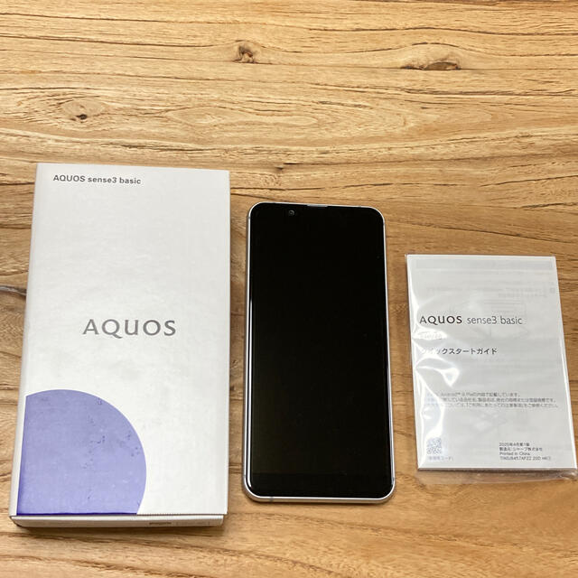 AQUOS(アクオス)のau SHARP  AQUOS  sense3 basic SHV48 シルバー スマホ/家電/カメラのスマートフォン/携帯電話(スマートフォン本体)の商品写真