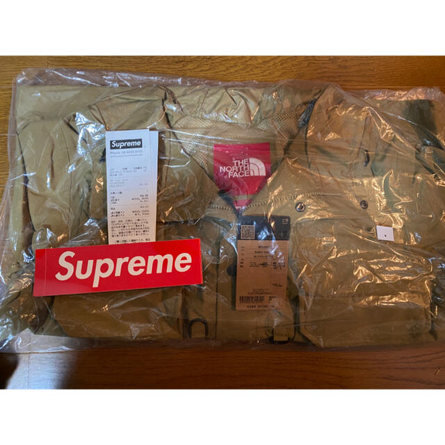 Supreme(シュプリーム)のsupreme North Face Cargo Jacket GOLD L メンズのジャケット/アウター(マウンテンパーカー)の商品写真