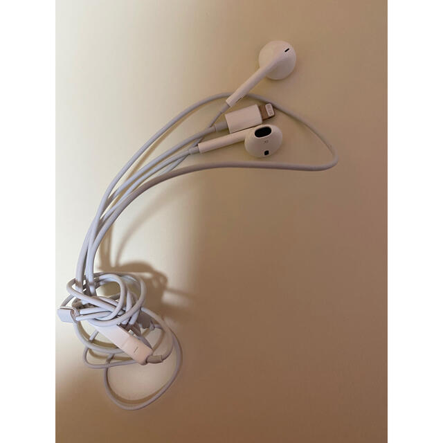 Apple(アップル)のiphone  イヤホン 純正 スマホ/家電/カメラのオーディオ機器(ヘッドフォン/イヤフォン)の商品写真