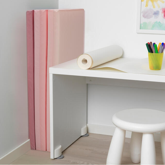 【新品】IKEA PLUFSIG ペルフスィッグ　折りたたみ式マット　ピンク キッズ/ベビー/マタニティの寝具/家具(フロアマット)の商品写真