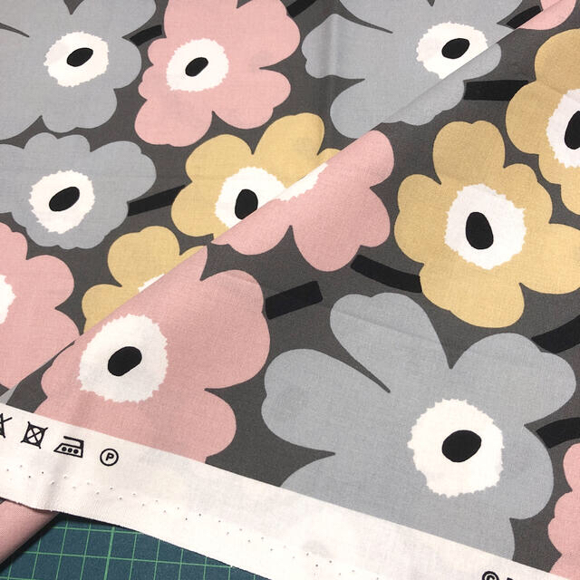 marimekko(マリメッコ)の⭐️はな様❤️専用 マリメッコ ミニウニッコ グレーピンク日本限定復刻カラー ハンドメイドの素材/材料(生地/糸)の商品写真