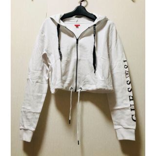 ゲス(GUESS)のGuess ショート丈パーカー♡ホワイトS(パーカー)