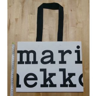 マリメッコ(marimekko)の【あや様キープ中】marimekko マリメッコ 30.5cmペーパーバッグ(ラッピング/包装)