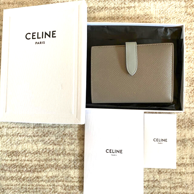 celine(セリーヌ)の CELINEセリーヌ ミディアムストラップマルチファンクション レディースのファッション小物(財布)の商品写真