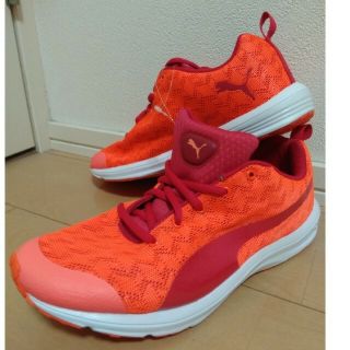 プーマ(PUMA)のPUMA プーマ 23.5㎝ レディース スニーカー オレンジ　エヴァデール(スニーカー)