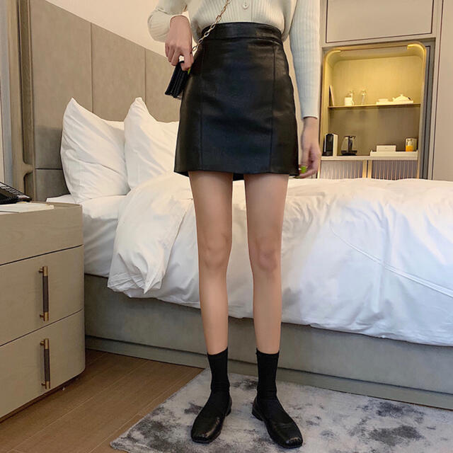 今季 フェイクレザー スカート  black トレンド S 韓国 オルチャン レディースのスカート(ミニスカート)の商品写真