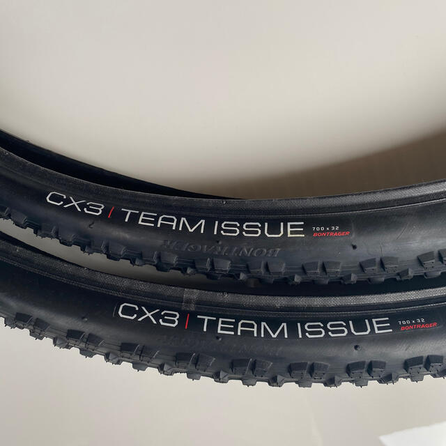 bontrager cx3 team issue 32c スポーツ/アウトドアの自転車(パーツ)の商品写真