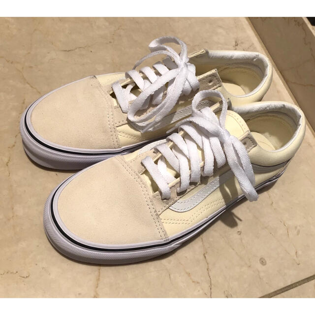 VANS(ヴァンズ)のVans スニーカー／ホワイト　新品未使用　人気デザイン！ レディースの靴/シューズ(スニーカー)の商品写真