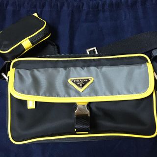 プラダ(PRADA)のじゃむ様専用　PRADA  ショルダーバッグ　新品　ブラック・イエロー　送料込み(ショルダーバッグ)