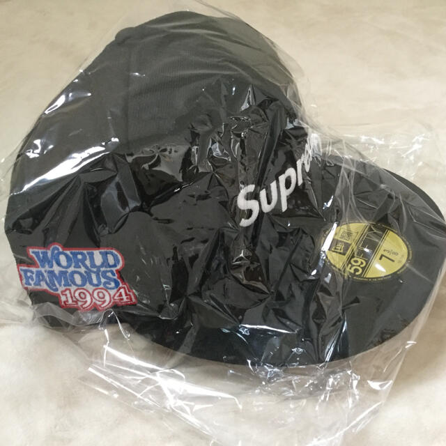 Supreme(シュプリーム)の【未使用】7 3/8 NEW ERA World Famous Box Logo メンズの帽子(キャップ)の商品写真