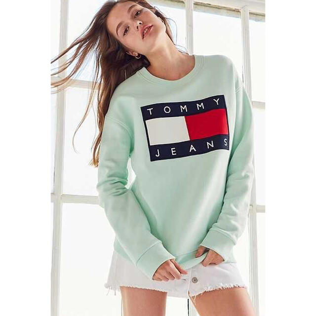 TOMMY(トミー)のTOMMY JEANS レディース ビックフラッグ スヴェット Mサイズ レディースのトップス(トレーナー/スウェット)の商品写真