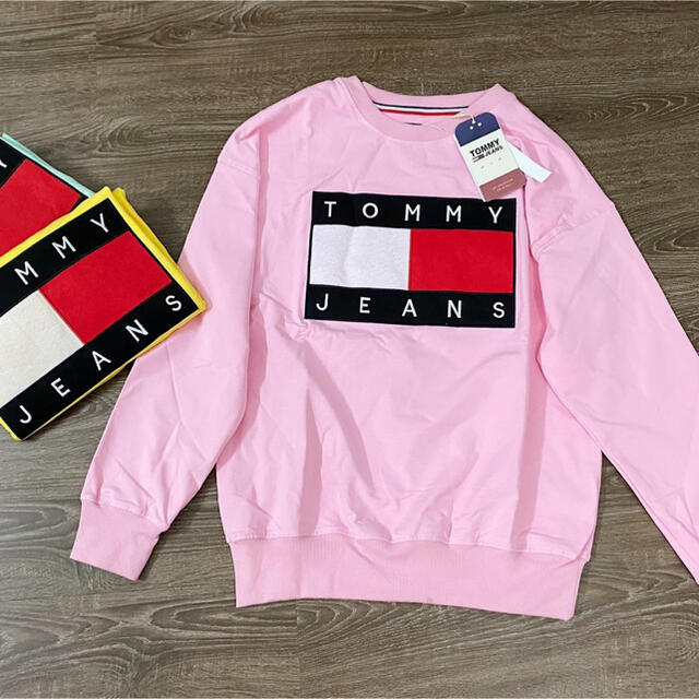 TOMMY(トミー)のTOMMY JEANS レディースビッグフラッグ スヴェット  Sサイズ レディースのトップス(パーカー)の商品写真