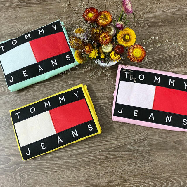 TOMMY(トミー)のTOMMY JEANS レディースビッグフラッグ スヴェット  Sサイズ レディースのトップス(パーカー)の商品写真