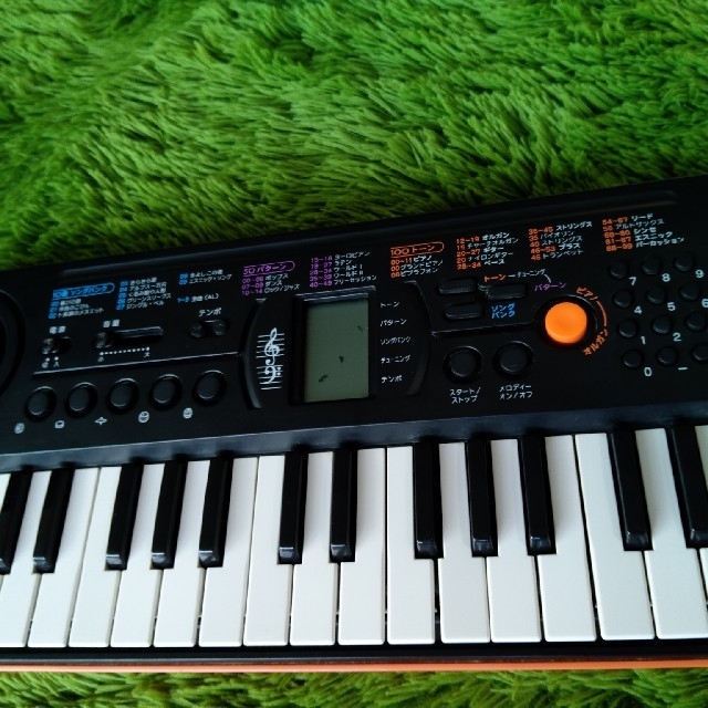 CASIO - カシオSA-76☆ミニキーボードオレンジ&ブラックの通販 CASIO - カシオSA-76☆ミニキーボードオレンジ&ブラックの通販