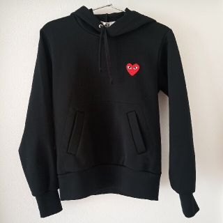 コムデギャルソン(COMME des GARCONS)のコムデギャルソン プレイ パーカー【Sサイズ】　(パーカー)