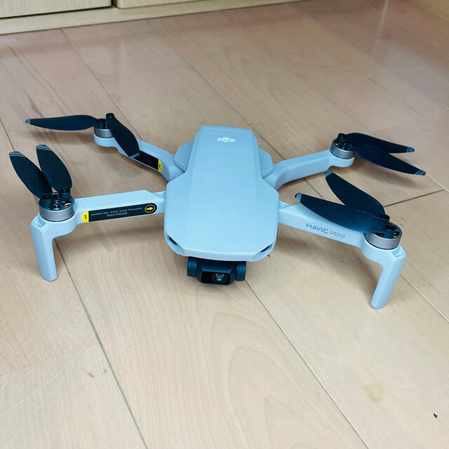 Dji Mavic mini combo マビックミニ　コンボ エンタメ/ホビーのおもちゃ/ぬいぐるみ(トイラジコン)の商品写真