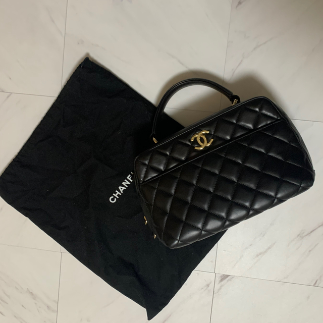 CHANEL(シャネル)のシャネル『マトラッセ 2WAYボウリングバッグ』 レディースのバッグ(ショルダーバッグ)の商品写真