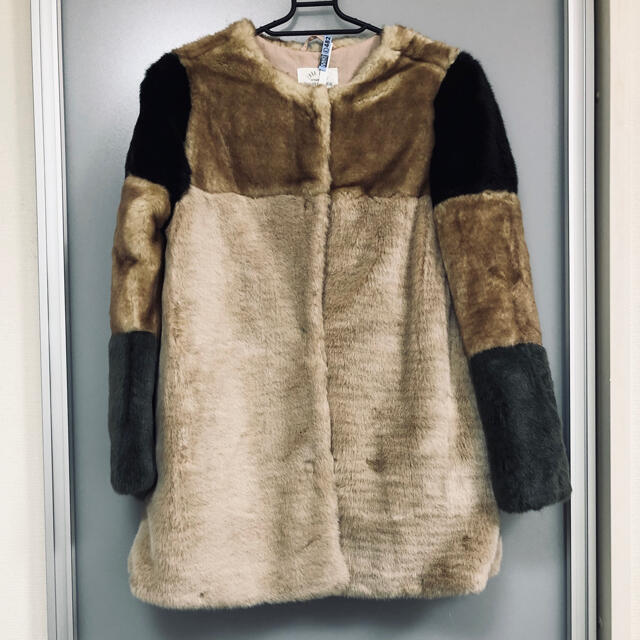 ZARA(ザラ)のZARA ファーコート キッズ/ベビー/マタニティのキッズ服女の子用(90cm~)(コート)の商品写真