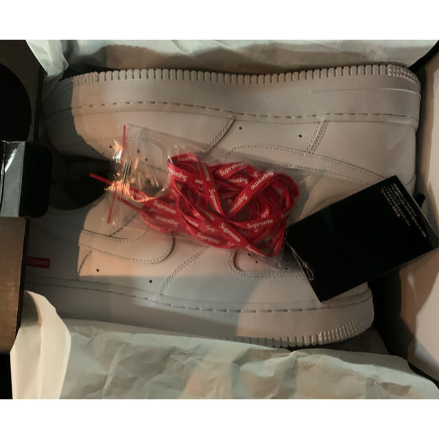 Supreme(シュプリーム)の28cm supreme air force 1 シュプリーム 白　af1  メンズの靴/シューズ(スニーカー)の商品写真