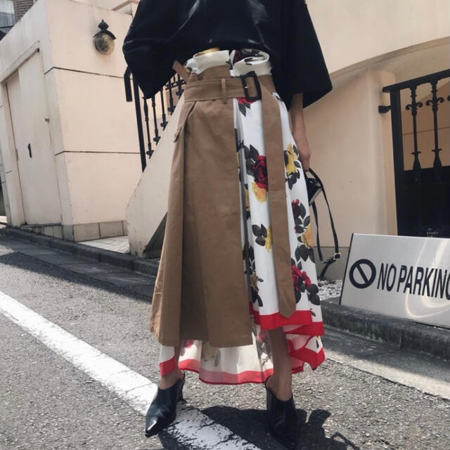 Ameri VINTAGE(アメリヴィンテージ)のAmeri Vintage MIDI TRENCH PRINT SKIRT レディースのスカート(ひざ丈スカート)の商品写真