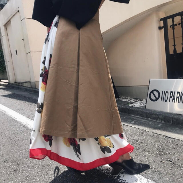 Ameri VINTAGE(アメリヴィンテージ)のAmeri Vintage MIDI TRENCH PRINT SKIRT レディースのスカート(ひざ丈スカート)の商品写真