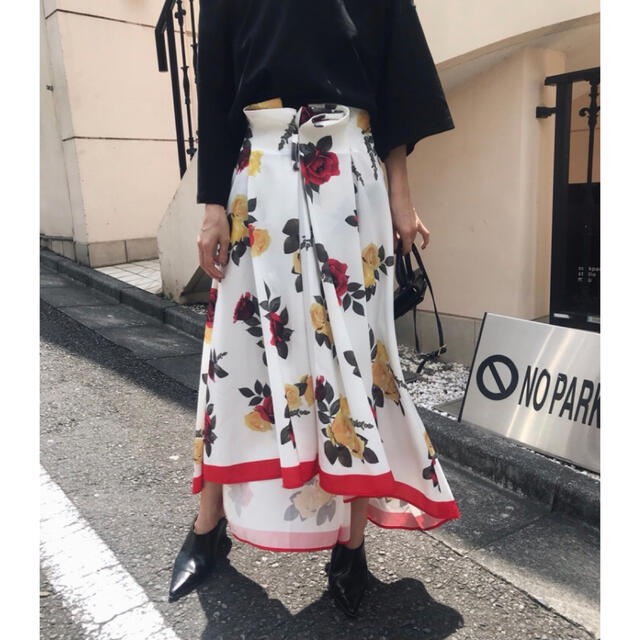 Ameri VINTAGE(アメリヴィンテージ)のAmeri Vintage MIDI TRENCH PRINT SKIRT レディースのスカート(ひざ丈スカート)の商品写真