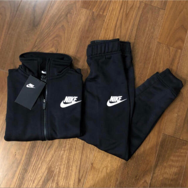 新品 NIKE ナイキ ジャージ上下 セットアップ　140cm