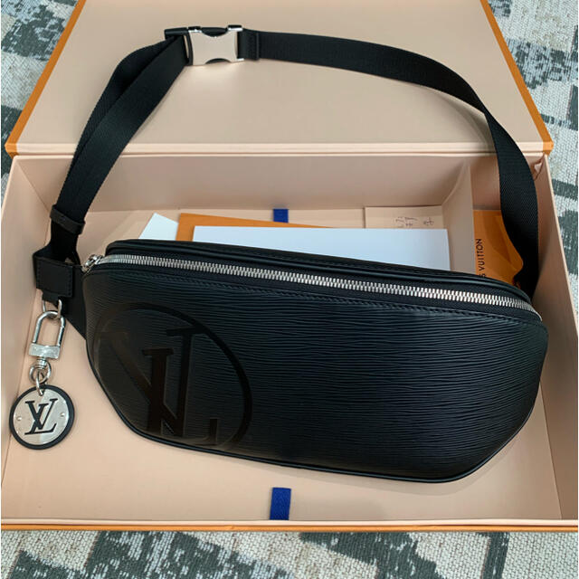 【限定価格セール!】 LOUIS VUITTON バムバッグ エピサークル チャーム付 VUITTON LOUIS - ボディーバッグ 【限定価格セール!】 LOUIS VUITTON バムバッグ エピサークル チャーム付 VUITTON LOUIS - ボディーバッグ