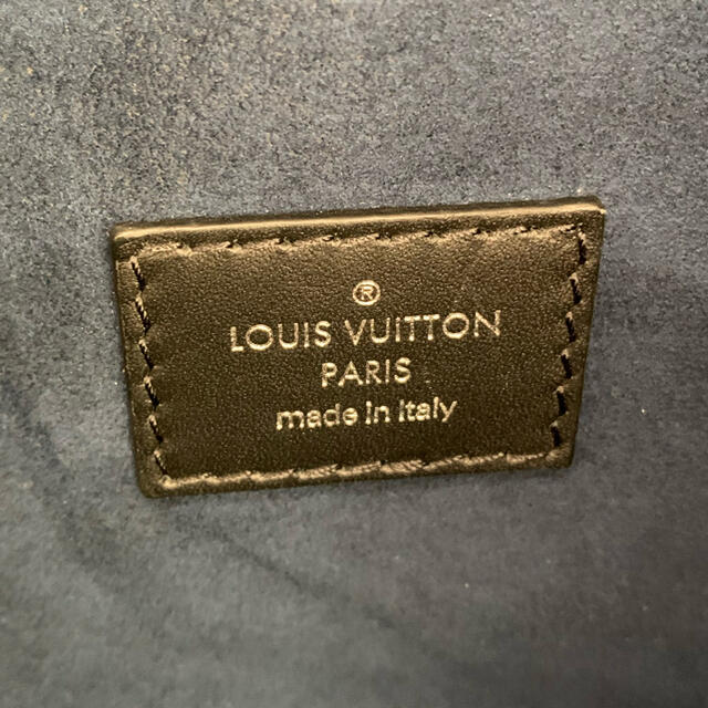 LOUIS VUITTON(ルイヴィトン)のLOUIS VUITTON バムバッグ　エピサークル　チャーム付 メンズのバッグ(ボディーバッグ)の商品写真