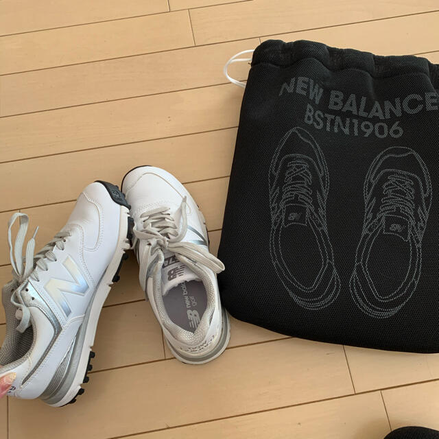 New Balance(ニューバランス)のゴルフシューズ　白　ニューバランス　レディース スポーツ/アウトドアのゴルフ(シューズ)の商品写真