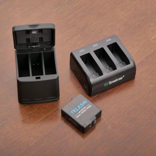 ゴープロ(GoPro)のgopro hero8 などバッテリー充電器　互換(ビデオカメラ)