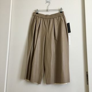 ザラ(ZARA)の★新品１.２万！ VERY掲載！ ZARA ザラ フェイクレザーワイドパンツ(クロップドパンツ)