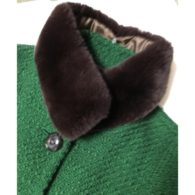 SHIPS(シップス)の☆素敵☆ショート丈コート　綺麗なグリーン　Mサイズ　毛皮付き レディースのジャケット/アウター(ノーカラージャケット)の商品写真