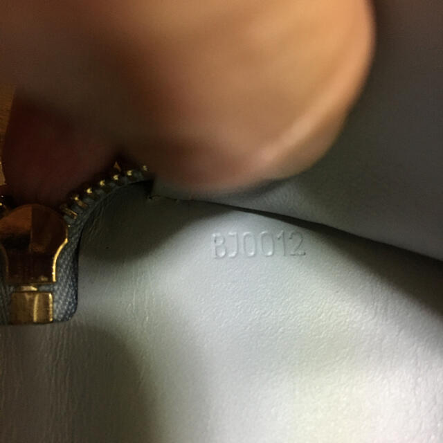 LOUIS VUITTON(ルイヴィトン)のmzc様専用❣️ヴィトン　ヴェルニ　ラウンドファスナー財布 レディースのファッション小物(財布)の商品写真