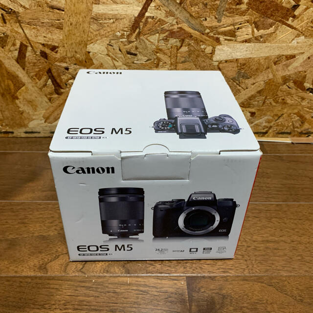 Canon(キヤノン)のcanon eos M5 レンズキット　新品未開封 スマホ/家電/カメラのカメラ(ミラーレス一眼)の商品写真