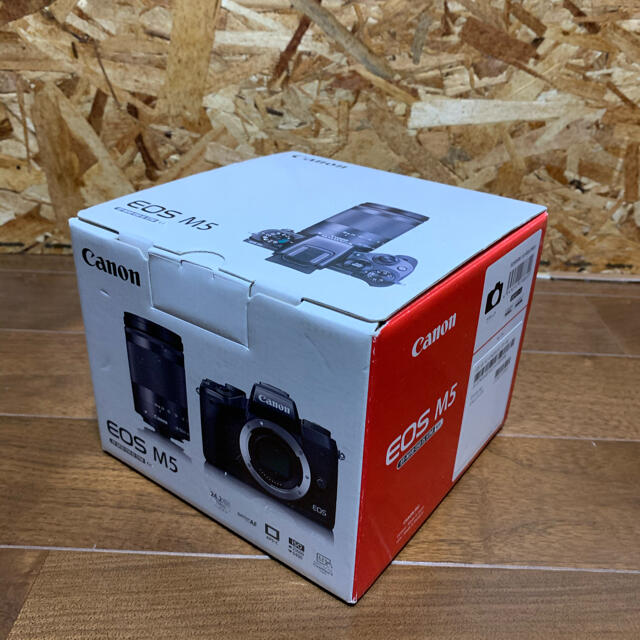 Canon(キヤノン)のcanon eos M5 レンズキット　新品未開封 スマホ/家電/カメラのカメラ(ミラーレス一眼)の商品写真