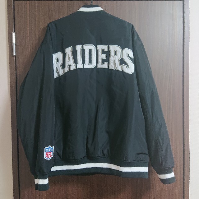 GU(ジーユー)のGU NFL スタジャン RAIDERS XL レイダース メンズのジャケット/アウター(スタジャン)の商品写真