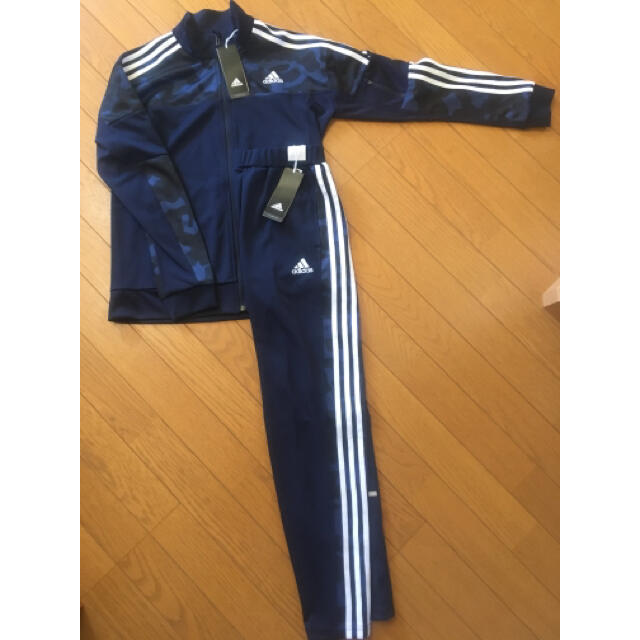 adidas(アディダス)の☆アディダス☆160センチ☆ジャージ上下セット☆新品☆ キッズ/ベビー/マタニティのキッズ服男の子用(90cm~)(その他)の商品写真