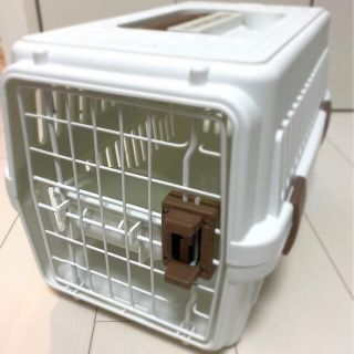 アイリスオーヤマ(アイリスオーヤマ)の小型犬猫用　エアトラベルキャリー　ホワイト(かご/ケージ)