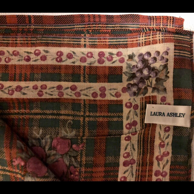 LAURA ASHLEY(ローラアシュレイ)の☆ローラアシュレイ シルク＆ウールスカーフ☆ レディースのファッション小物(バンダナ/スカーフ)の商品写真