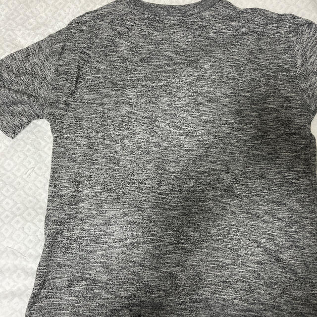 GU(ジーユー)の【こうひい様専用】ジーユー（gu）Tシャツ 胸ポケット付　グレー、イエロー メンズのトップス(Tシャツ/カットソー(半袖/袖なし))の商品写真