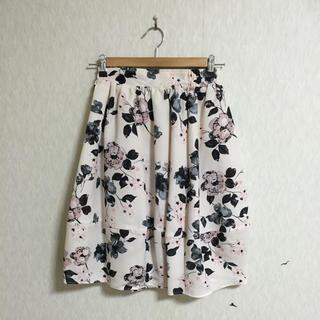 ピンク×グレーふんわり花柄スカート(ひざ丈スカート)