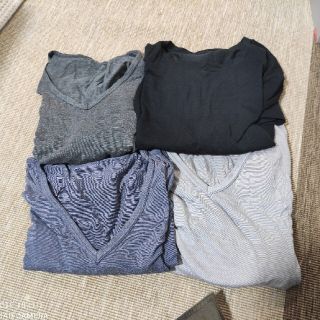 ユニクロ(UNIQLO)の4枚入り長袖ヒートテック　メンズ　Mサイズ✕４枚(Tシャツ/カットソー(半袖/袖なし))