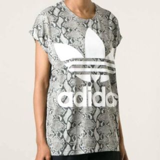 ハイク(HYKE)のadidas  hyke パイソン柄Tシャツ(Tシャツ(半袖/袖なし))